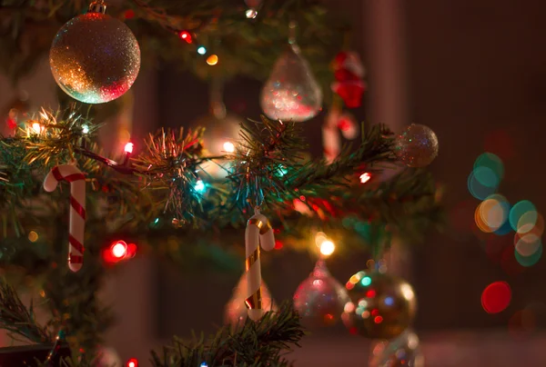 Fundo de Natal em borrão tom vermelho escuro — Fotografia de Stock