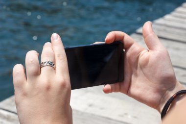 Kadınların elleri ile smartphone
