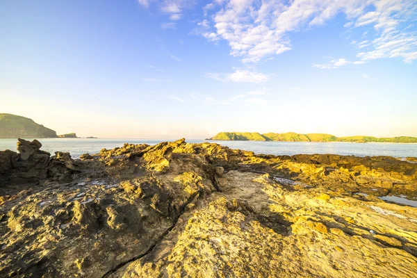 Tekstura Skały Plażowej Naturą Słoneczną — Zdjęcie stockowe