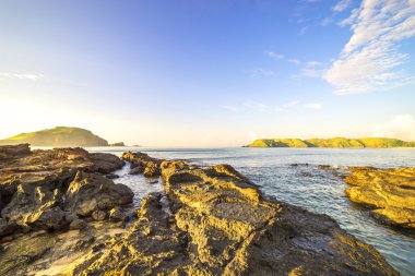 Doğa güneş ışığı ile kaya dokusu