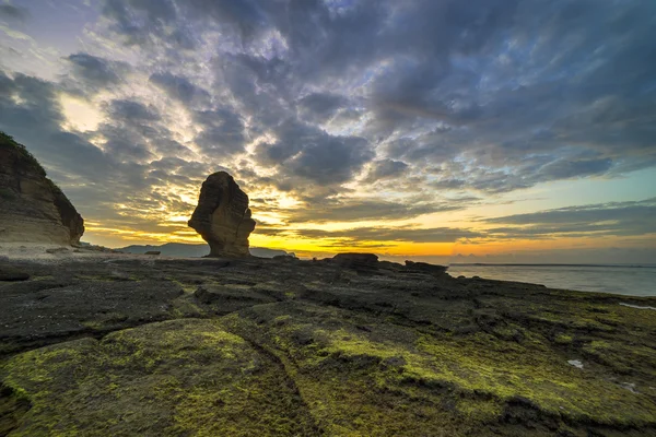 Wschód Słońca Batu Payung Parasol Rock Lombok Indonezja — Zdjęcie stockowe