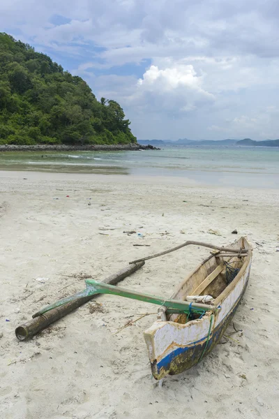 Traditionelles hölzernes Fischerboot — Stockfoto