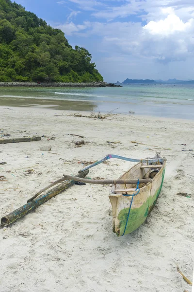 Traditionelles hölzernes Fischerboot — Stockfoto