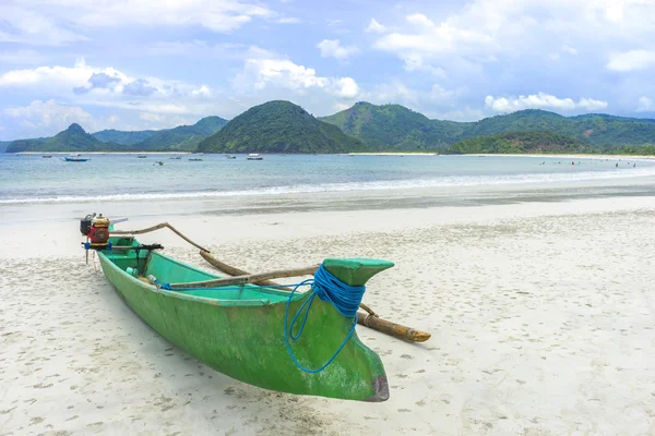 Barca tradizionale in legno a Lombok, Indonesia — Foto Stock