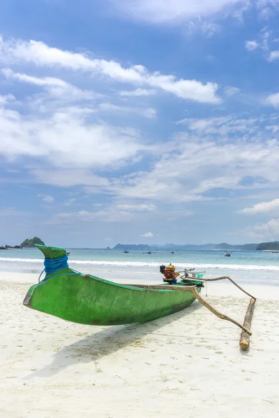 Traditionelles hölzernes boot auf lombok, indonesien — Stockfoto