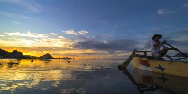 Fisherman with sunrise background — Stock Photo, Image