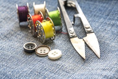 Dikiş araçları ile kot arka plan