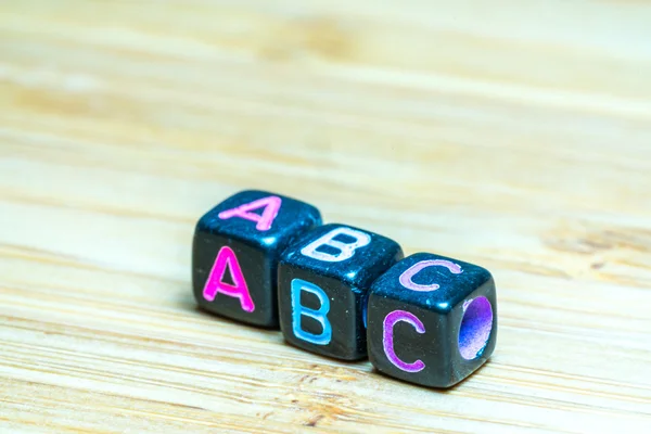 Cubo Letra Colorido Com Superfície Textura Bambu Cooperação Domínio Educação — Fotografia de Stock