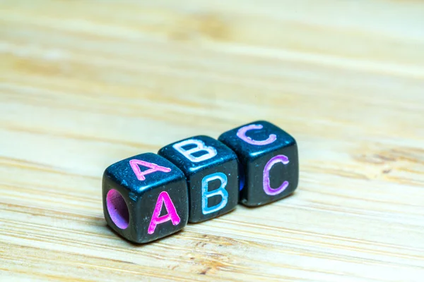 Cubo Letra Colorido Com Superfície Textura Bambu Cooperação Domínio Educação — Fotografia de Stock