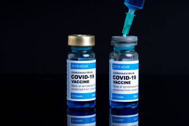Sağlık hizmetleri konseptiyle Coronavirus aşısı.