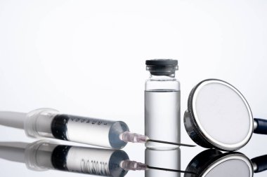 Sağlık hizmetleri konseptiyle Coronavirus aşısı
