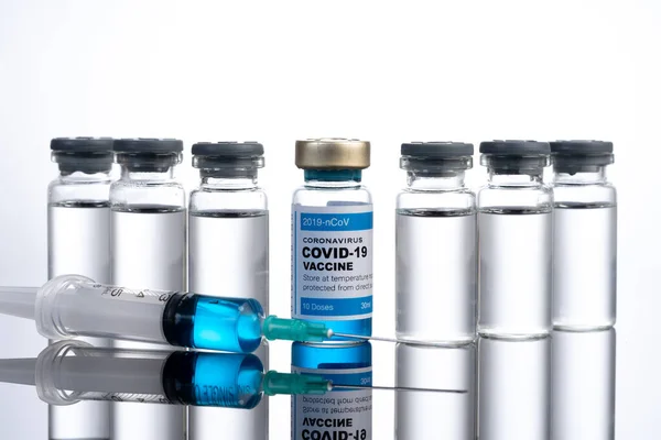 医療の概念を持つコロナウイルスワクチン — ストック写真