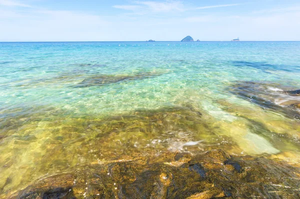 Beach with clear water — Stock Photo, Image