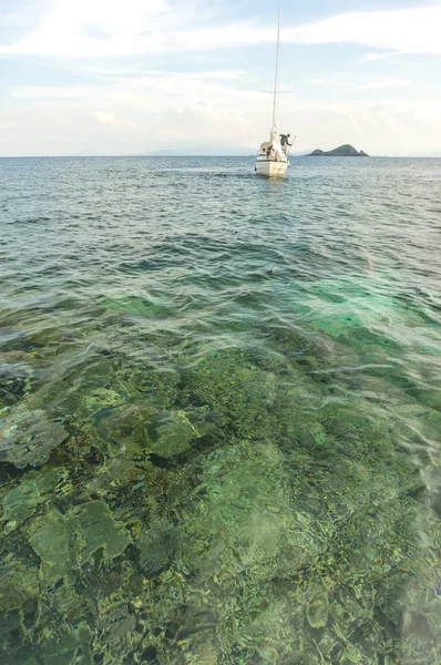 Agua clara y limpia — Foto de Stock