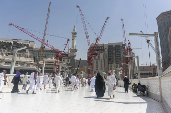 Muslims tawaf from upper bridge (mataf) — Stock Photo, Image