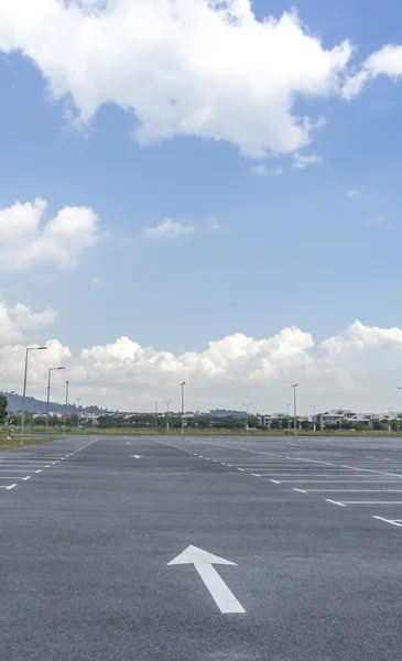 Parque de estacionamento vazio — Fotografia de Stock