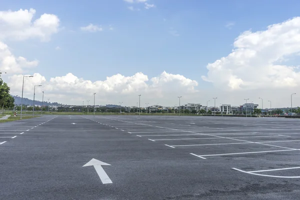 Parque de estacionamento vazio — Fotografia de Stock