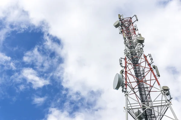 Torre de telecomunicaciones —  Fotos de Stock