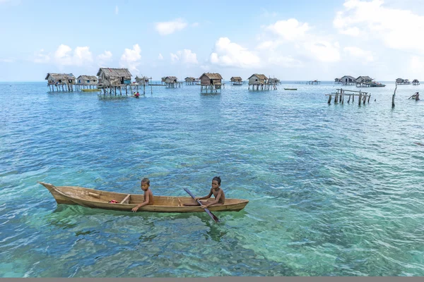 Bajau Laut (Mar Bajau) niños — Foto de Stock