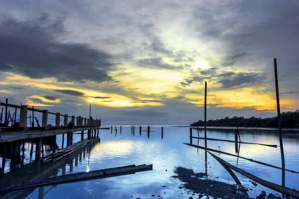 Jetty Com Fundo Por Sol — Fotografia de Stock