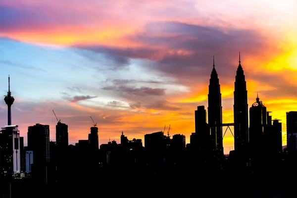 日の出やひと超高層ビル タワー — ストック写真