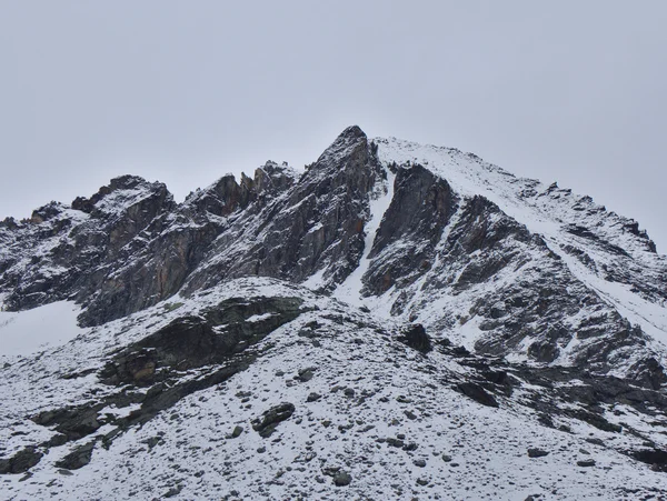 İsviçre Alpleri'nde dağ silsilesi — Stok fotoğraf