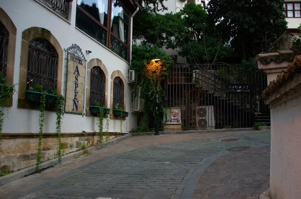 Calle por la noche en la ciudad vieja de Antalya — Foto de Stock