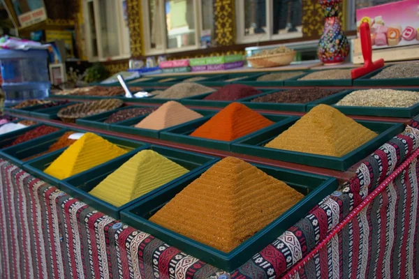 Colourful spices at open market in Antalya, Turkey — Stock Photo, Image