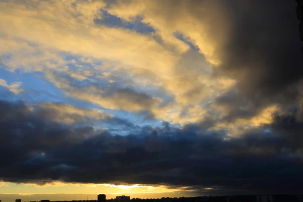 Paysage urbain à l'aube — Photo