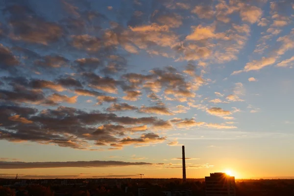 Dramatische Sonnenuntergangswolken — Stockfoto