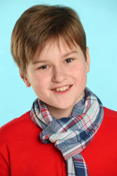 Porträt Aus Nächster Nähe Modischer Fröhlicher Teenager Rotem Pullover Und — Stockfoto