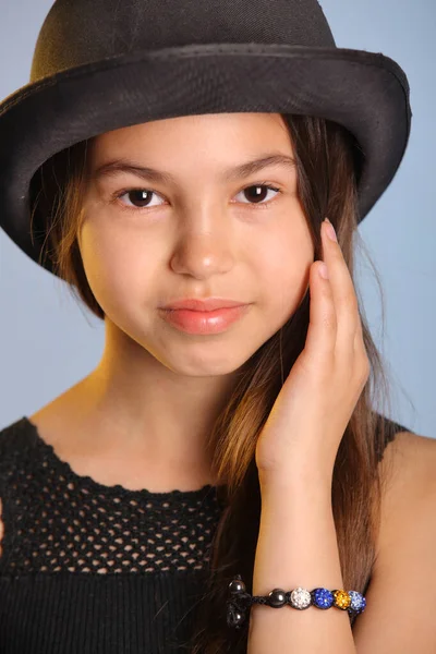 Retrato Cerca Una Adolescente Morena Linda Brillante Años Con Sombrero — Foto de Stock