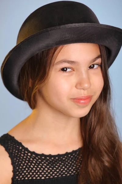 Close Retrato Brilhante Bonito Cabelos Escuros Adolescente Anos Idade Chapéu — Fotografia de Stock