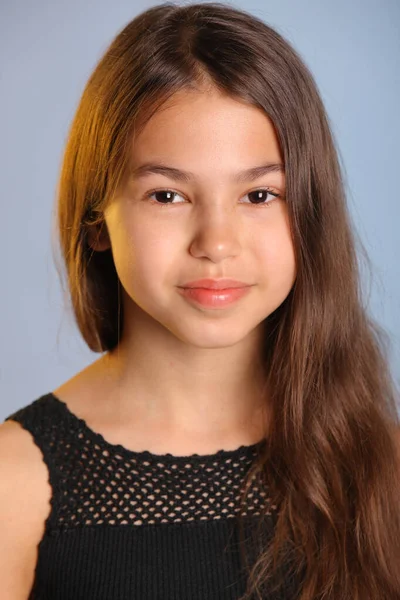 Close Retrato Encantador Brilhante Cabelos Escuros Adolescente Menina Anos Idade — Fotografia de Stock