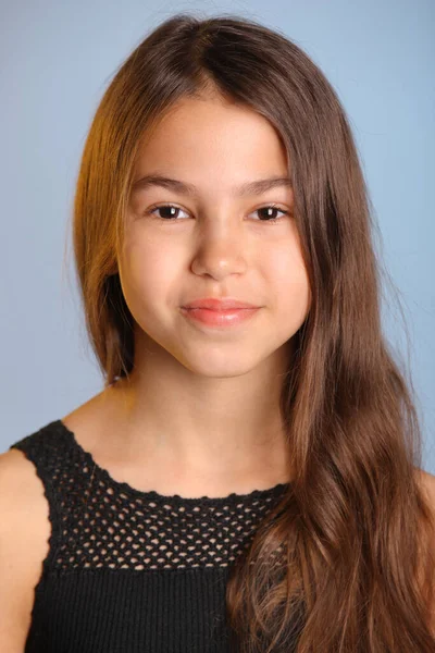 Close Retrato Encantador Brilhante Cabelos Escuros Adolescente Menina Anos Idade — Fotografia de Stock