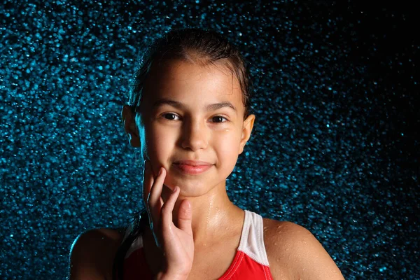 Retrato Cerca Una Hermosa Adolescente Sobre Fondo Salpicaduras Lluvia Nocturna — Foto de Stock