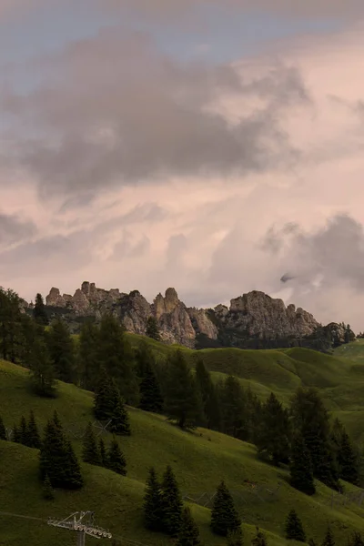 Italiaans Berglandschap Met Wolken — Stockfoto