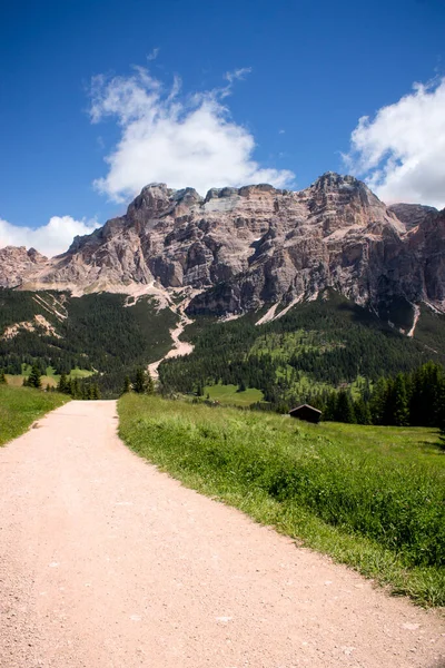 雲とイタリアの山の風景 — ストック写真