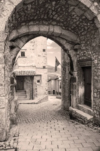 Santo Stefano di Sessanio Köyü