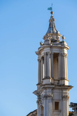 Santa Agnese 'nin Agone, Navona Meydanı' ndaki ayrıntıları