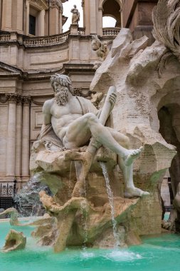 Piazza Navona 'daki Nehir Çeşmesinde Heykel
