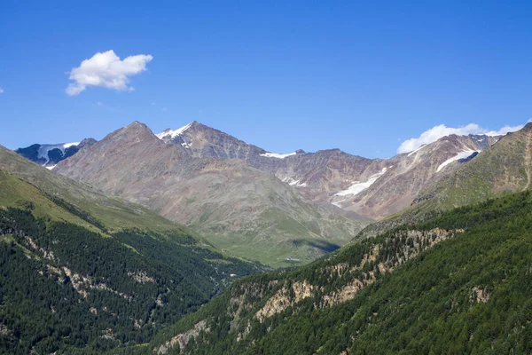 İsviçre 'deki dağ manzarası