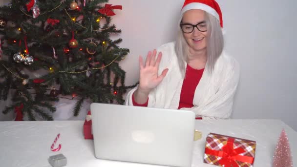 크리스마스 온라인 모자를 친구들과 부모들에게 전화하기 노트북 노트북 노트북 노트북을 — 비디오