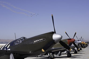 Vintage savaş uçakları geçmek