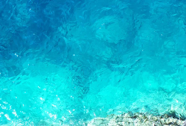 Weiche unscharfe Textur des blauen Wassers — Stockfoto