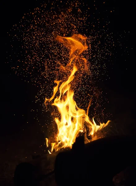 Chama de fogo embaçada macia com faíscas — Fotografia de Stock