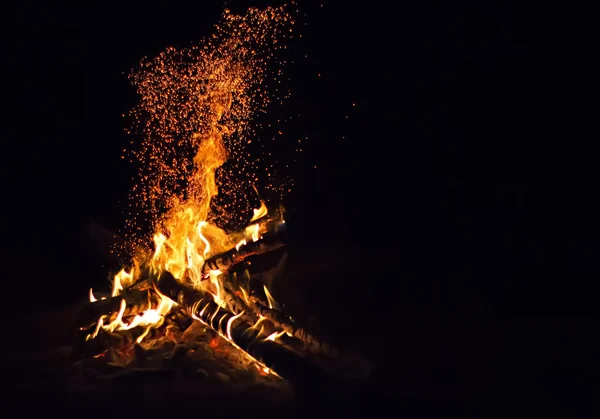 Weiche verschwommene Feuerflamme mit Funken — Stockfoto