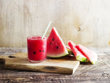 Tatlı su kavun yüzlü ahşap arka plan, kırsal tarzı üzerinde