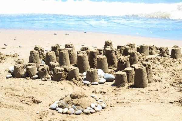 A számok a homok a tengerparton épített — Stock Fotó