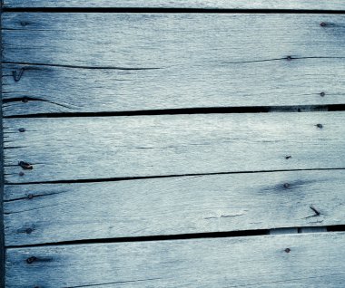 Üst üste paslı çivi ile panoları